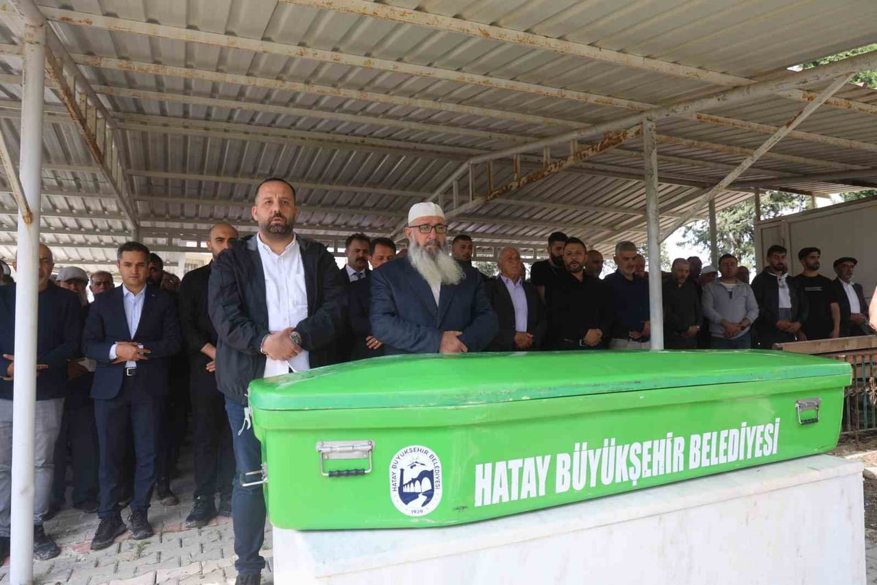 HATAY’DA AŞIRI YAĞIŞLA BİRLİKTE OLUŞAN SU BİRİKİNTİSİNDEN DOLAYI ŞARAMPOLE YUVARLANARAK HAYATINI...