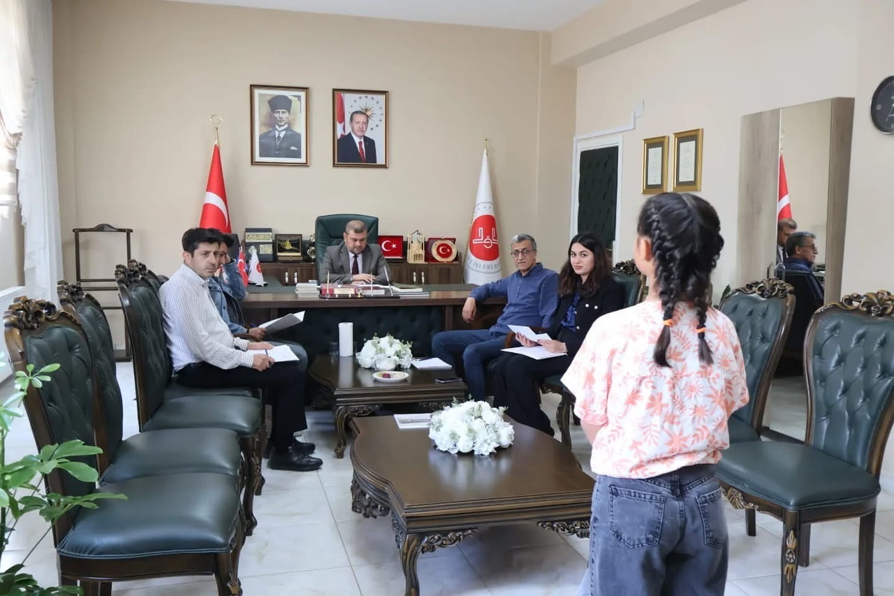 HATAY’DA SEVGİ EVLERİNDE KALAN ÇOCUKLARA YÖNELİK DÜZENLENEN “NAAT” ŞİİRİ YARIŞMASINDA DERECEYE...