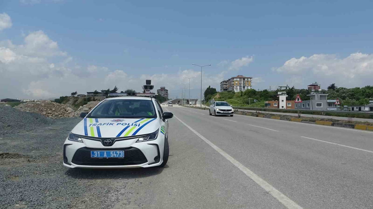 HATAY’DA TRAFİK ŞUBE MÜDÜRLÜĞÜ EKİPLERİ, DÜZENLİ OLARAK ŞEHRİN FARKLI NOKTALARINDA RADAR DENETİMİ...