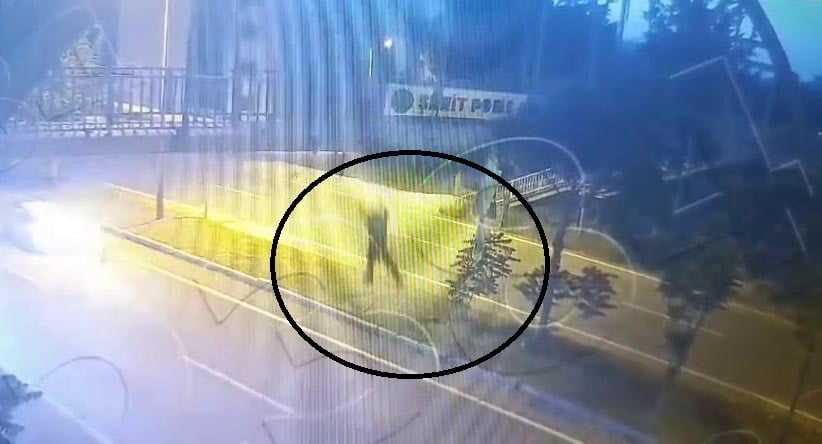 HATAY’DA ÜST GEÇİTTEN ATLAYARAK İNTİHAR EDEN 14 YAŞINDAKİ KIZ ÇOCUĞUNA YOLDAN GEÇEN ARACIN...