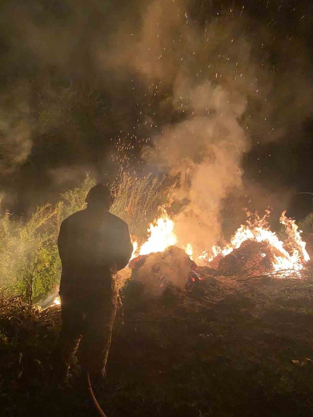 HATAY’IN KIRIKHAN İLÇESİNDE BİR BAHÇEDE ÇIKAN YANGIN, İTFAİYE EKİPLERİNİN ZAMANINDA VE HIZLI...