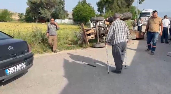 HATAY’IN KIRIKHAN İLÇESİNDE TIRLA ÇARPIŞARAK DEVRİLEN TRAKTÖRÜN 80 YAŞINDAKİ SÜRÜCÜ...
