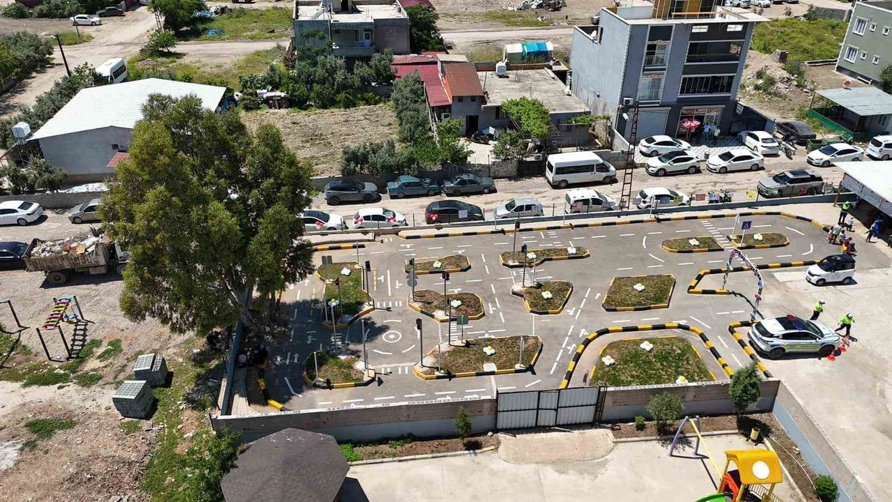 HATAY’IN KIRIKHAN İLÇESİNDE TRAFİK EĞİTİM VE BİLGİLENDİRME PİSTİ’NİN AÇILIŞI DÜZENLENEN PROGRAMLA...
