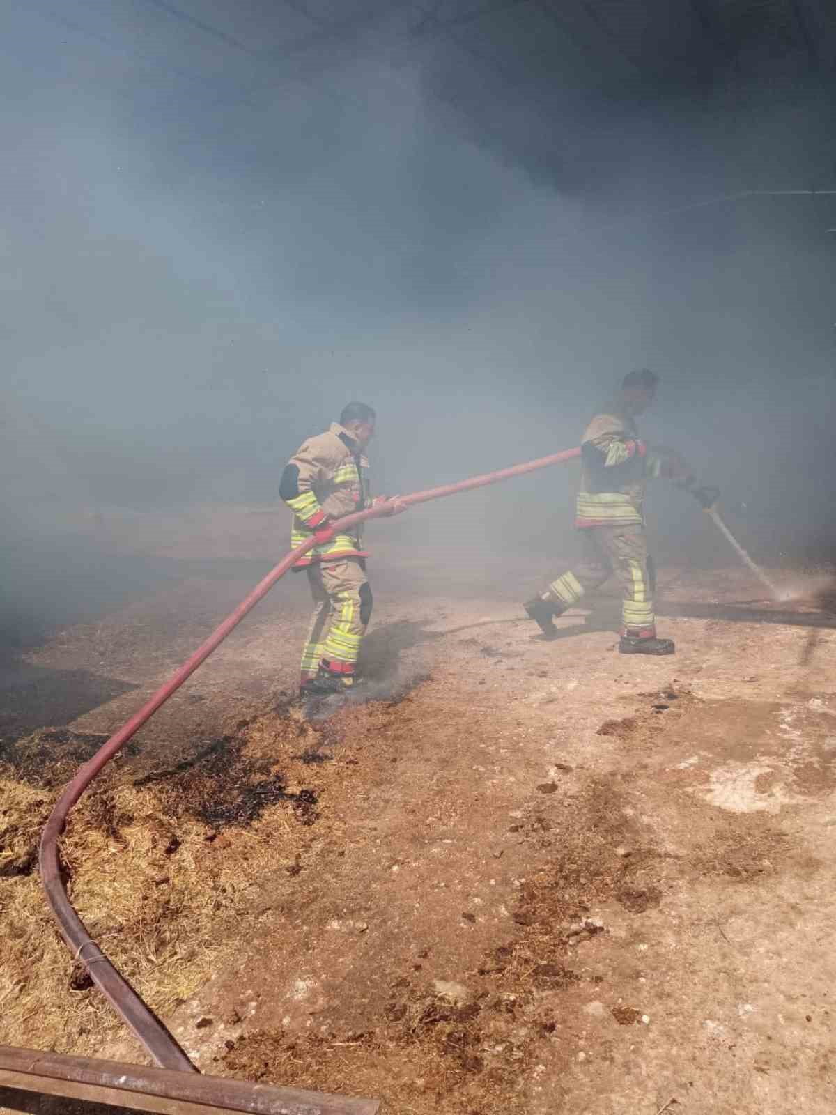 HATAY’IN REYHANLI İLÇESİNDE ÇIKAN SAMANLIK YANGINI KISA SÜREDE KONTROL ALTINA ALINDI