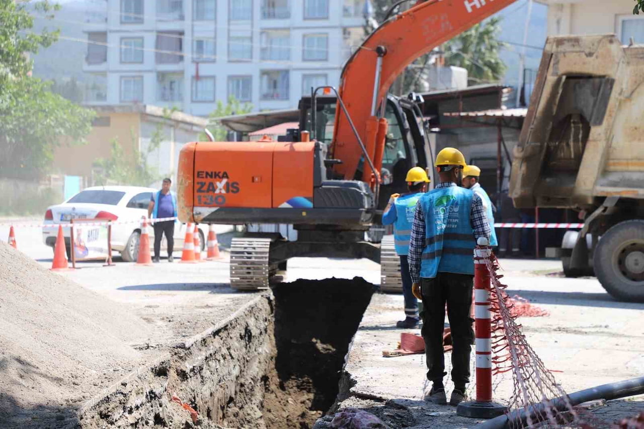 HATSU EKİPLERİ, DÖRTYOL’DA YÜRÜTÜLEN ALTYAPI ÇALIŞMALARI KAPSAMINDA ESKİ ASBESTLİ İÇME SUYU...