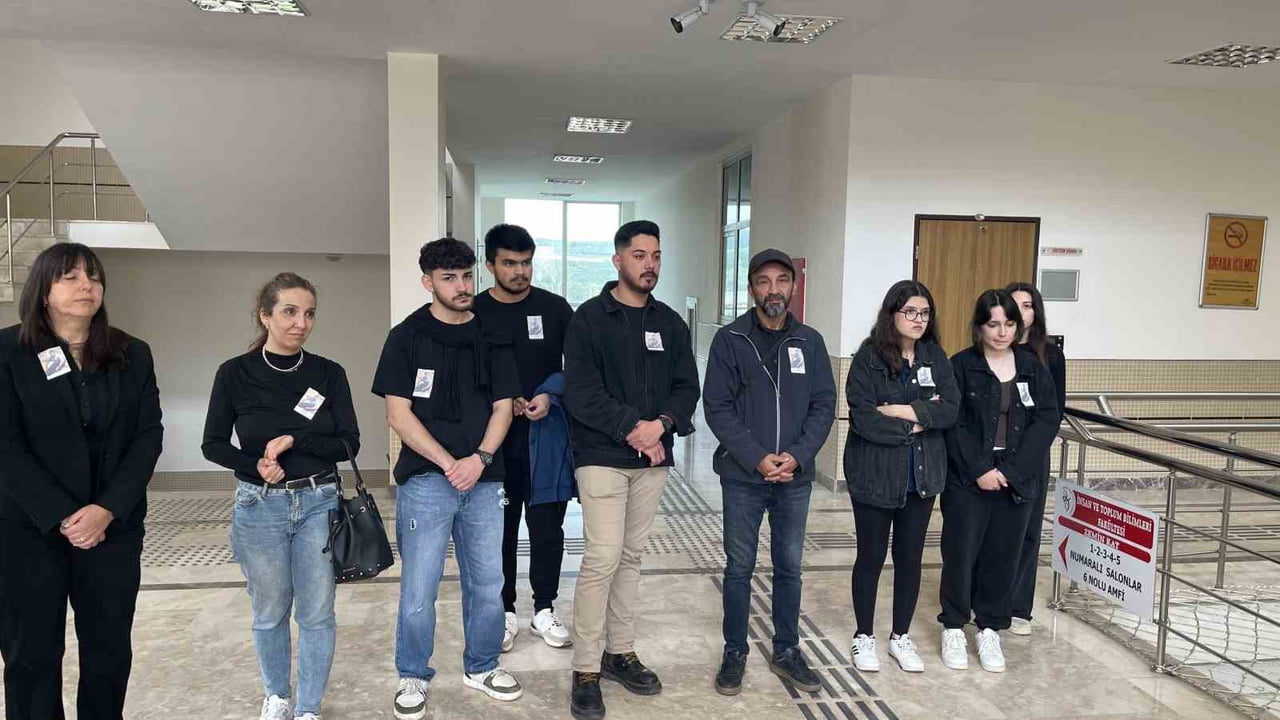 HAYATINI KAYBEDEN ALİ ÖZER İÇİN ÜNİVERSİTEDE ANMA PROGRAMI DÜZENLENDİ