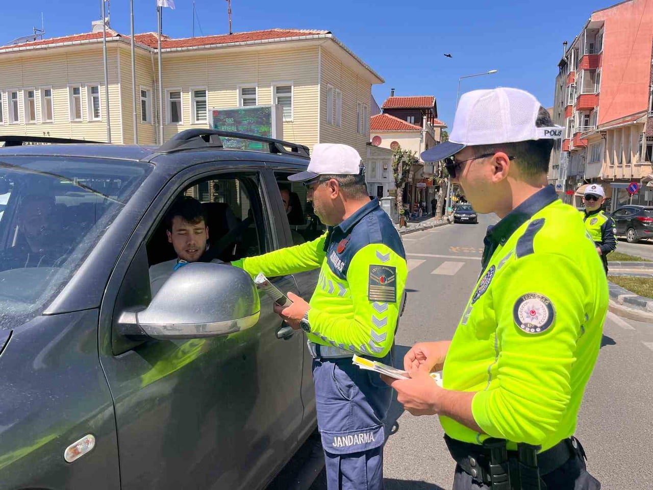 HAYRABOLU İLÇE EMNİYET MÜDÜRLÜĞÜ TRAFİK TESCİL VE DENETLEME BÜRO AMİRLİĞİ İLE İLÇE JANDARMA...