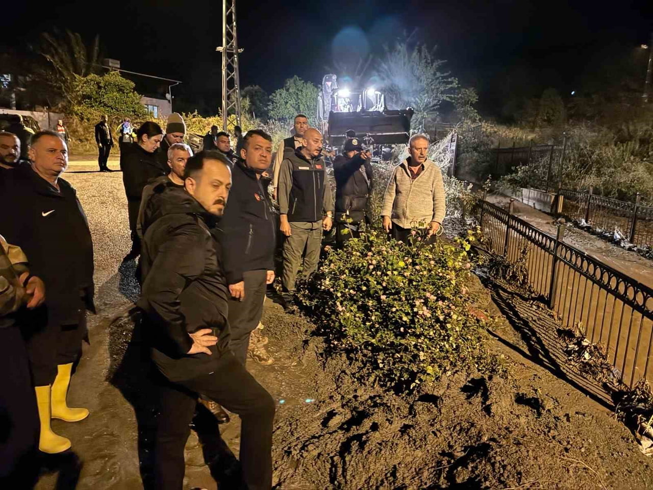 HBB EKİPLERİ, DÖRTYOL’DA ETKİLİ OLAN AŞIRI YAĞIŞLARIN ARDINDAN MEYDANA GELEN SU BASKINLARI VE...