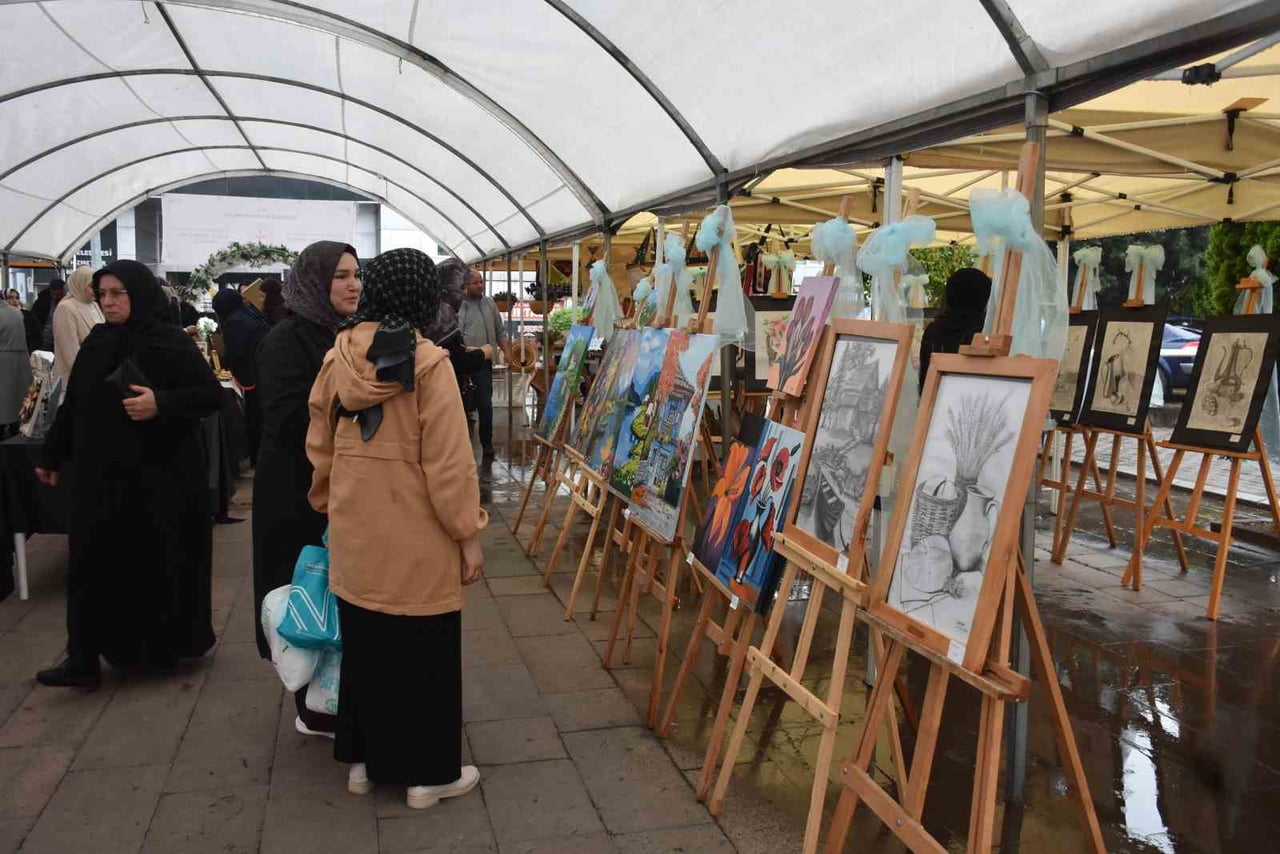 HENDEK İLÇESİNDE MADDİ İMKANSIZLIKLAR SEBEBİYLE DEZAVANTAJLI KONUMDA BULUNAN KADINLAR, KAYMAKAMLIK...