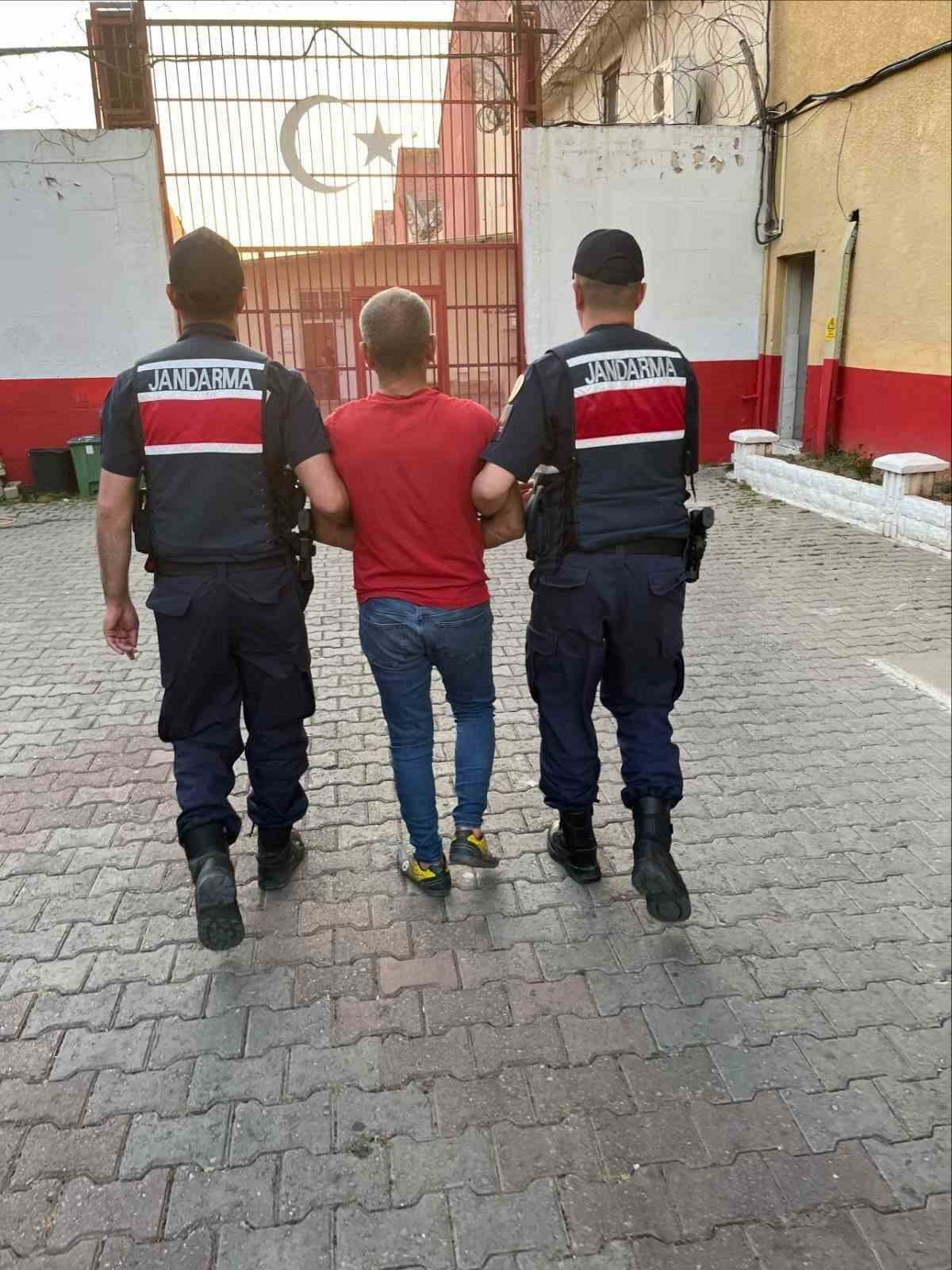 HIRSIZLIK SUÇUNDAN ARANIYORDU, İNCİRLİOVA’DA YAKALANDI