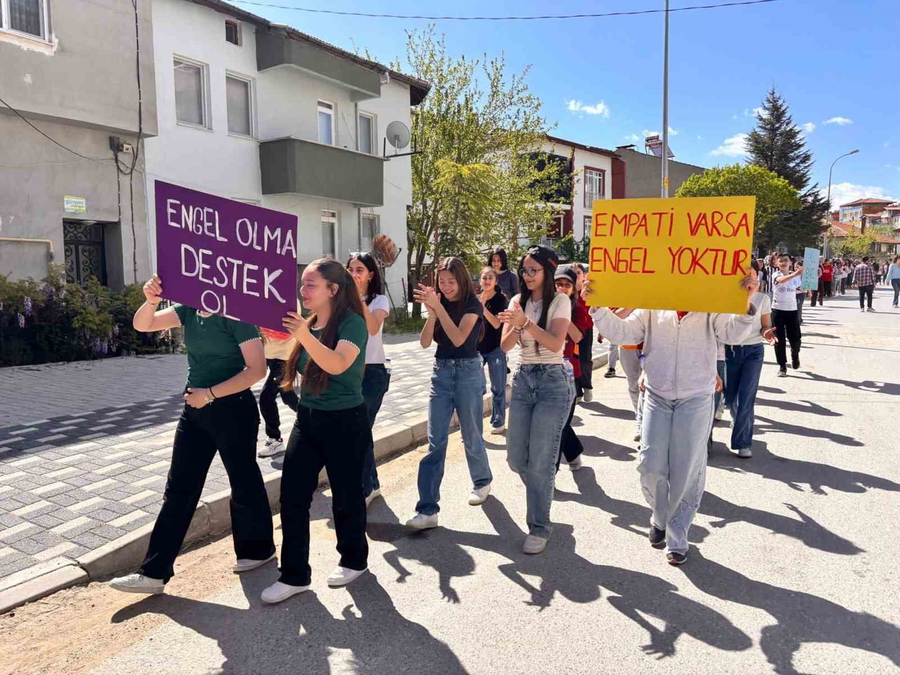 HİSARCIK ŞEHİTLER ORTAOKULU’NDA BAHAR ŞENLİĞİ