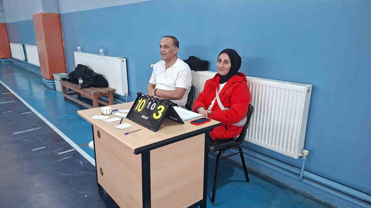 HİSARCIK’TA KURUMLAR ARASI VOLEYBOL TURNUVASINDA DEVLET HASTANESİ ŞAMPİYON OLDU