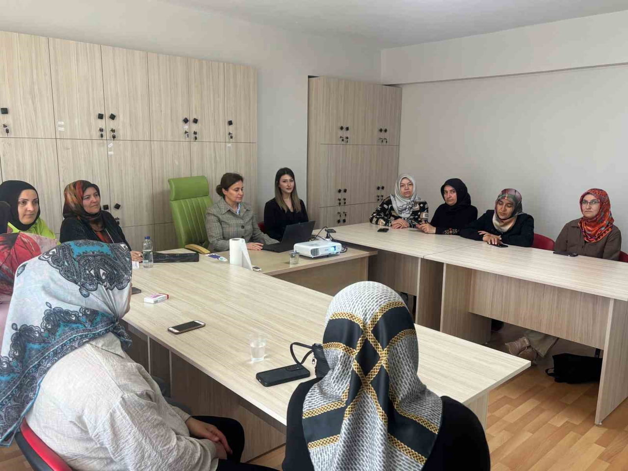HİTİT ÜNİVERSİTESİ'NİN "BİLİM KAFE" ETKİNLİĞİNDE KADINLARA İKLİM DEĞİŞİKLİĞİNE KARŞI BİREYSEL...
