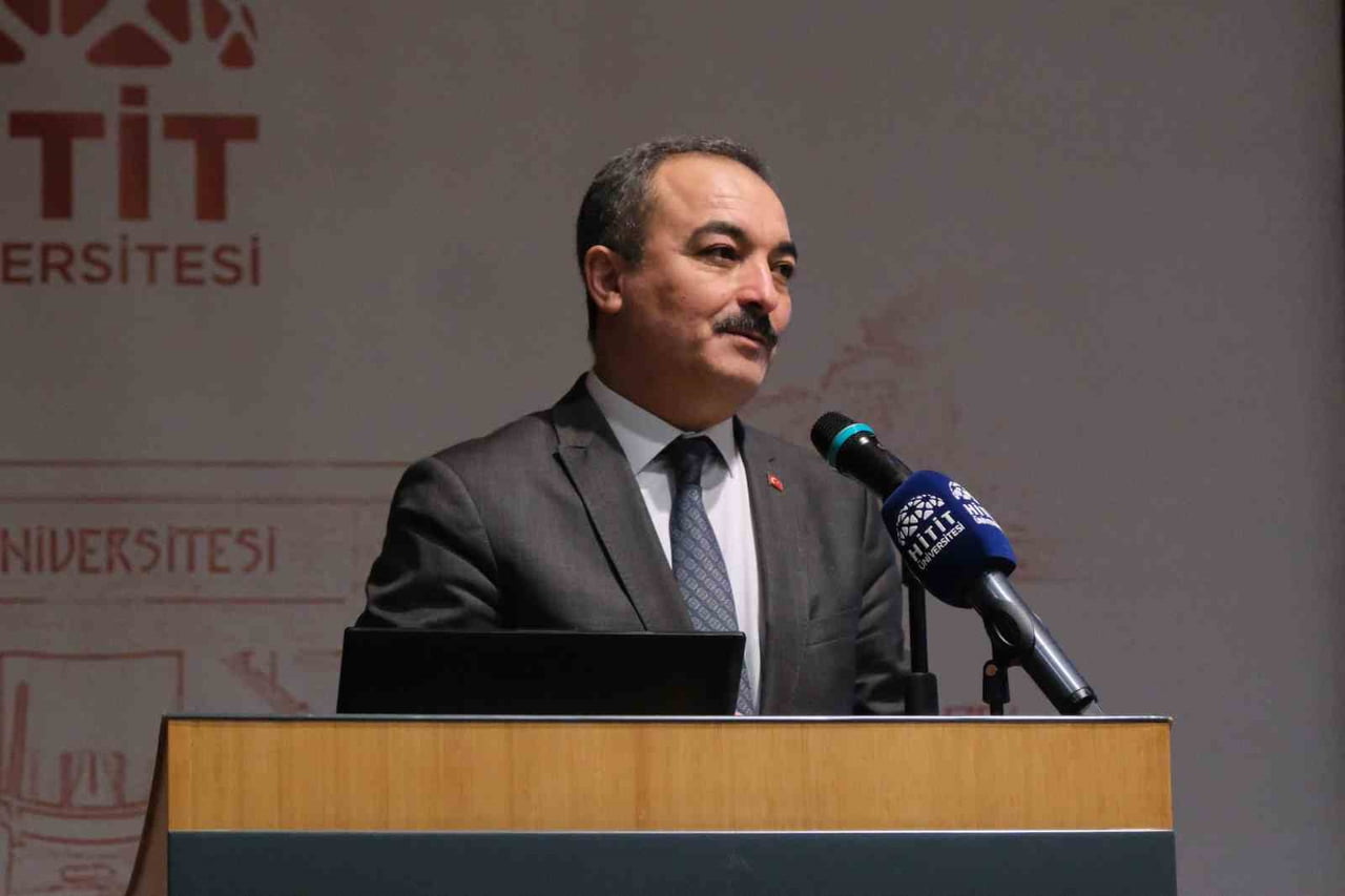 HİTİT ÜNİVERSİTESİ REKTÖRÜ PROF. DR. ALİ OSMAN ÖZTÜRK, PANELDE KONUŞTU: