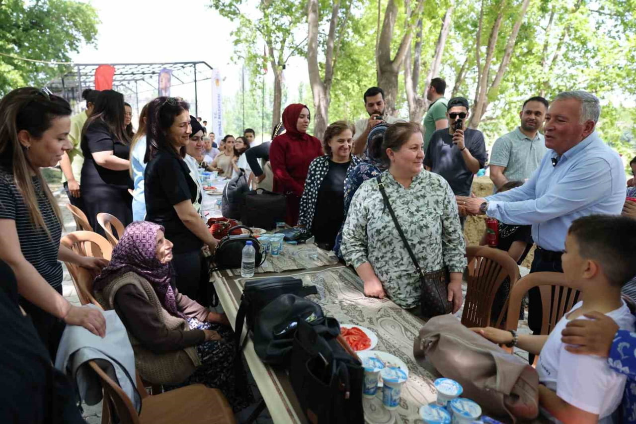 HONAZ BELEDİYESİ TARAFINDAN DÜZENLENEN ANNELER GÜNÜ BULUŞMASI YOĞUN KATILIMLA...