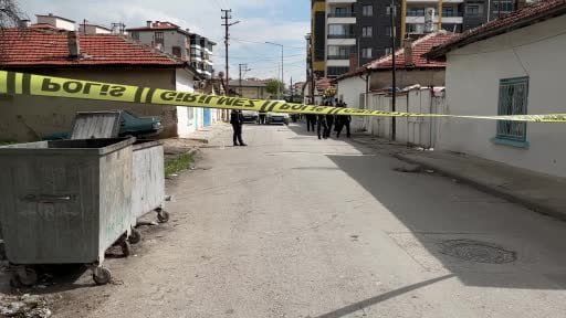 Husumetli gençlerin kavgasında 1 kişi kafasından vuruldu