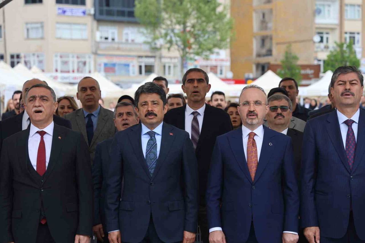 İÇİŞLERİ BAKAN YARDIMCISI BÜLENT TURAN, GENÇLERİN AR-GE VE TEKNOLOJİ ÇALIŞMALARINA DESTEK...