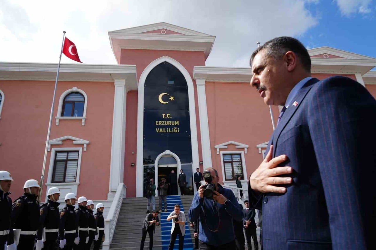 İÇİŞLERİ BAKANI MUSTAFA ÇİFTÇİ, ERZURUM VALİLİĞİNİ ZİYARET ETTİ.
