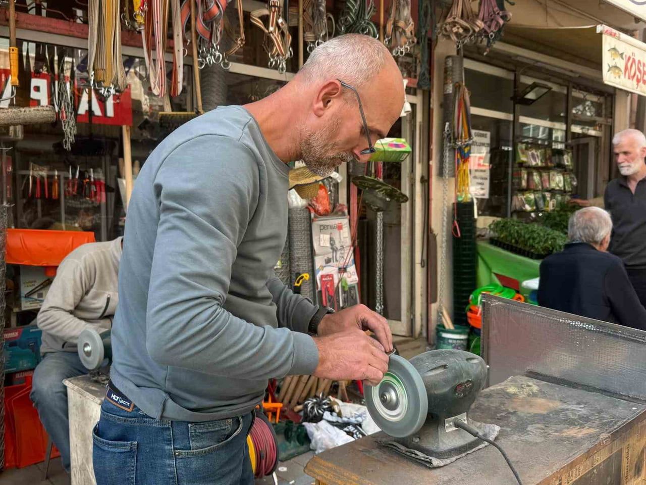 IĞDIR'DA KURBAN BAYRAMI ÖNCESİ BİLEYİCİLER İŞ BAŞINDA  KEMAL TUZCU