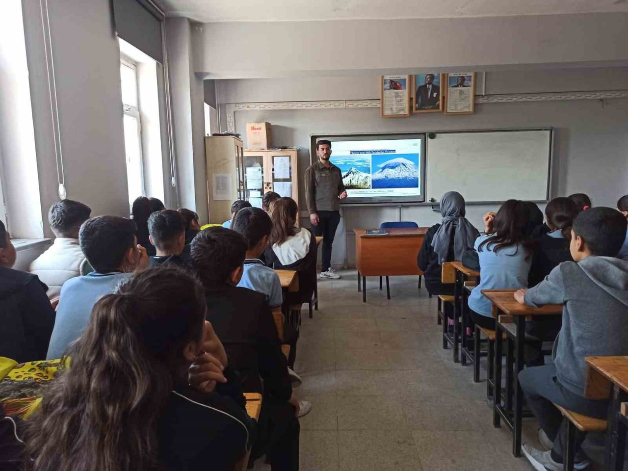 IĞDIR’DA “DOĞA ÖNCÜLERİ PROJESİ” KAPSAMINDA ÖĞRENCİLERE DOĞA VE KUŞ EĞİTİMİ