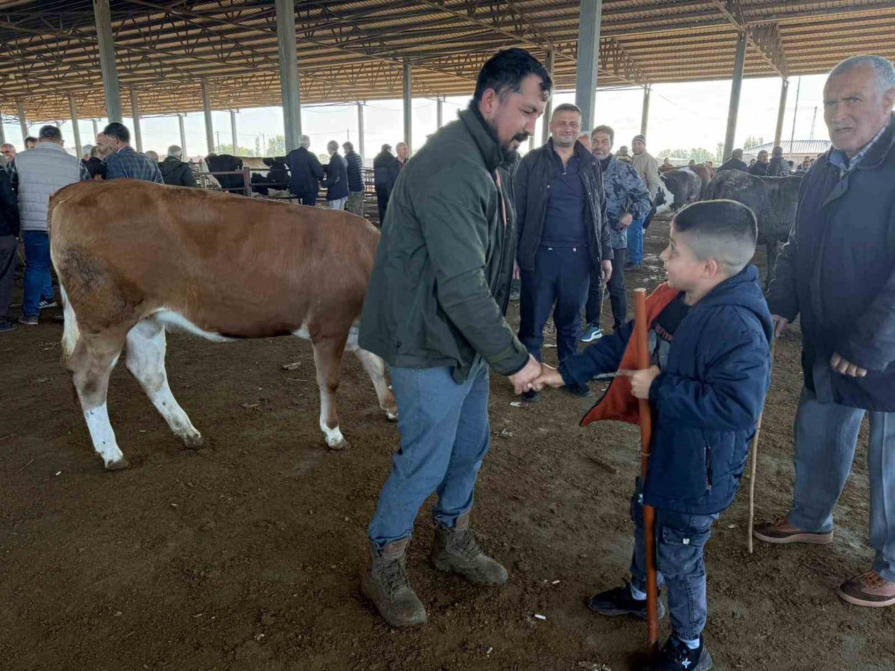 IĞDIR’DA KURBAN PAZARLIKLARI SÜRÜYOR: VATANDAŞ KÜÇÜKBAŞA YÖNELDİ