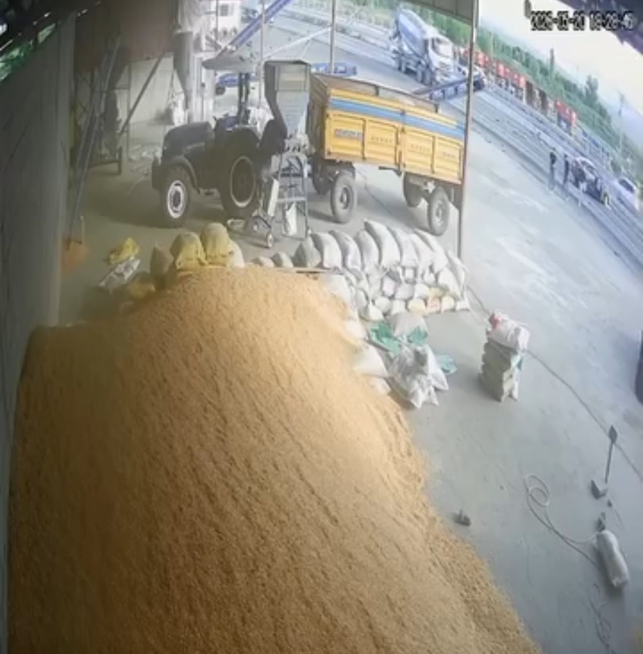 IĞDIR’DA OTOMOBİLİN REFÜJE ÇARPMASI SONUCU MEYDANA GELEN TRAFİK KAZASINDA 3 KİŞİ...