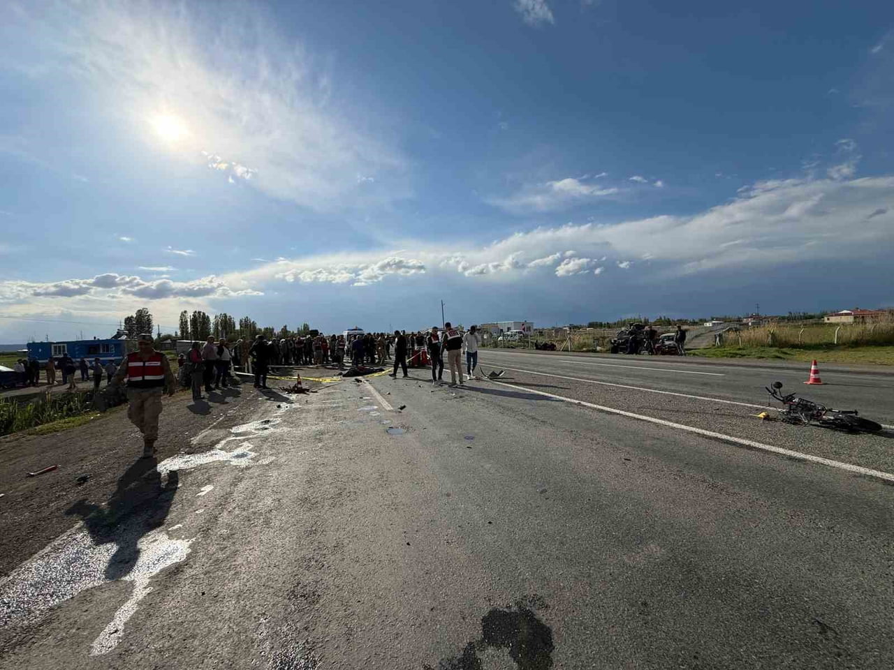 IĞDIR’IN ARALIK İLÇESİNE BAĞLI HASANHAN KÖYÜNDE, OTOMOBİLİN ÇARPTIĞI MOTOSİKLET SÜRÜCÜSÜ HAYATINI...