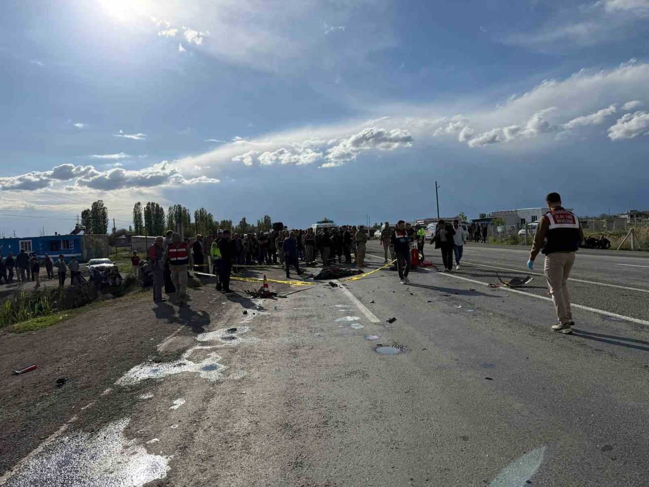 IĞDIR’IN ARALIK İLÇESİNE BAĞLI HASANHAN KÖYÜNDE, OTOMOBİLİN ÇARPTIĞI MOTOSİKLET SÜRÜCÜSÜ HAYATINI...