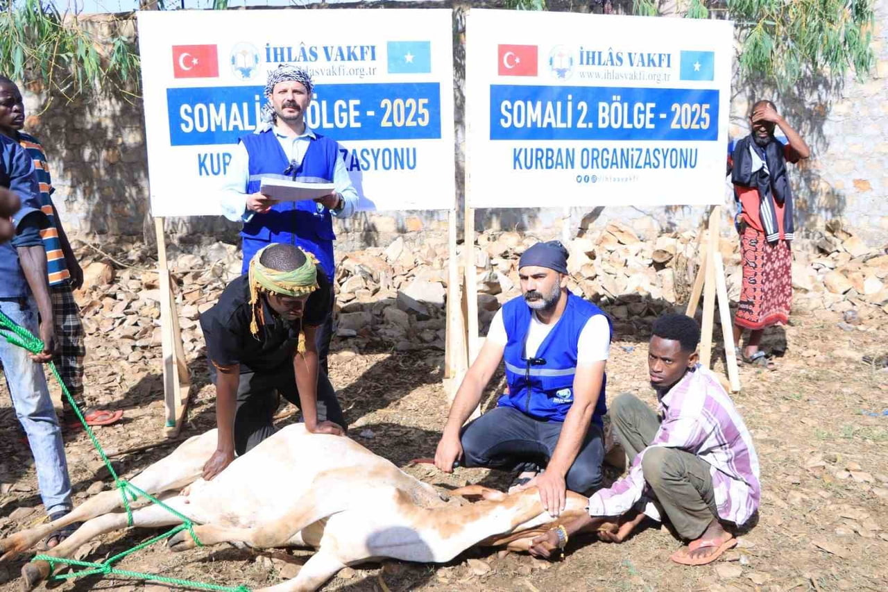 İHLAS VAKFI, KURBAN BAYRAMI HAZIRLIKLARINI SÜRDÜRÜYOR. İHLAS VAKFI MÜTEVELLİ HEYETİ BAŞKANI MAHMUT...