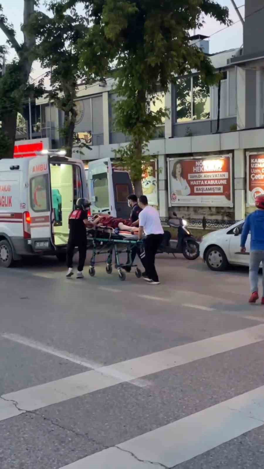 İKİ MOTOSİKLETİN ÇARPIŞTIĞI KAZADA 2 GENÇ KIZ YARALANDI