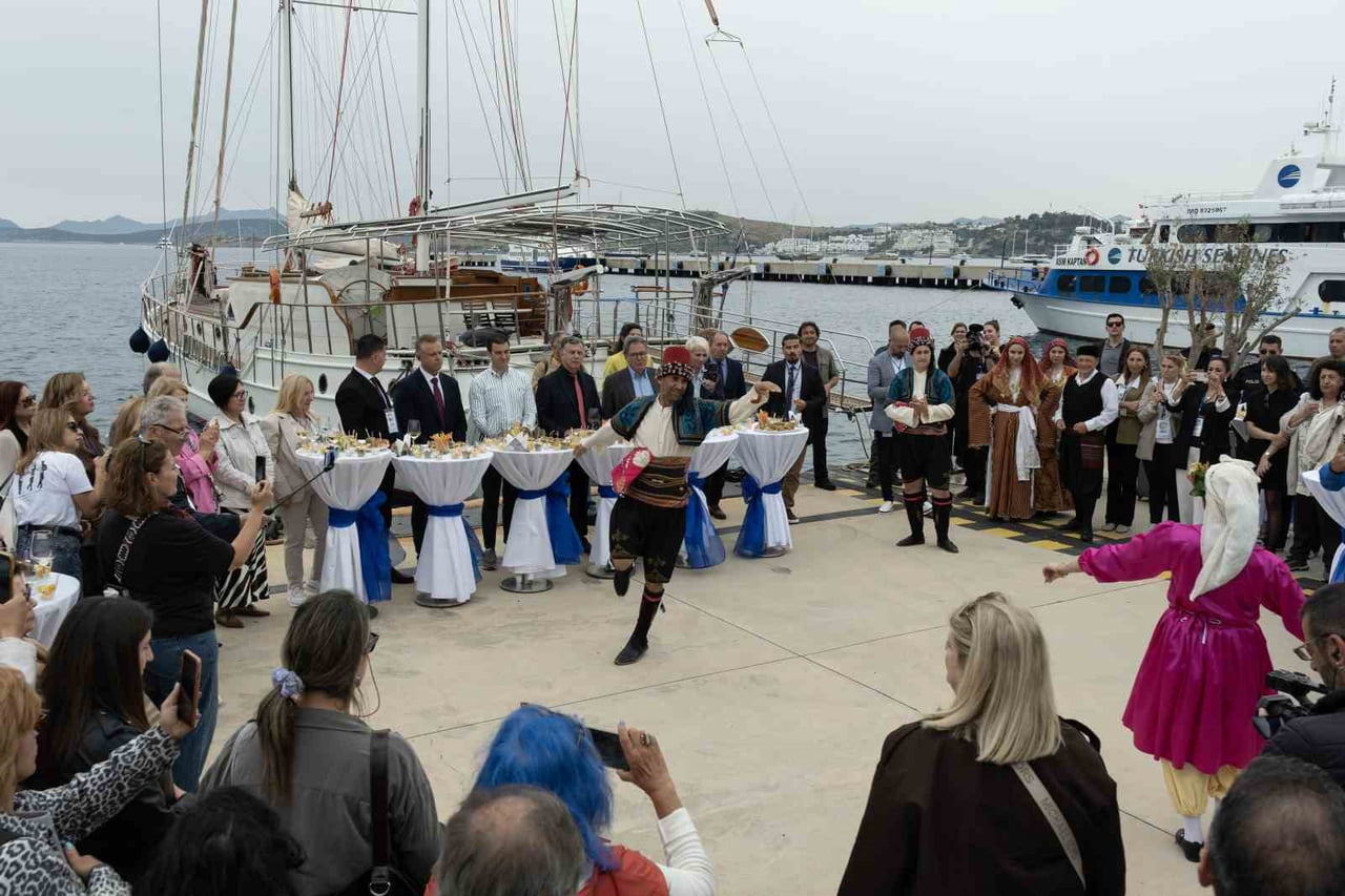 İKİ YAKA KÜLTÜR FESTİVALİ’NDE DOSTLUK MESAJLARI VERİLDİ