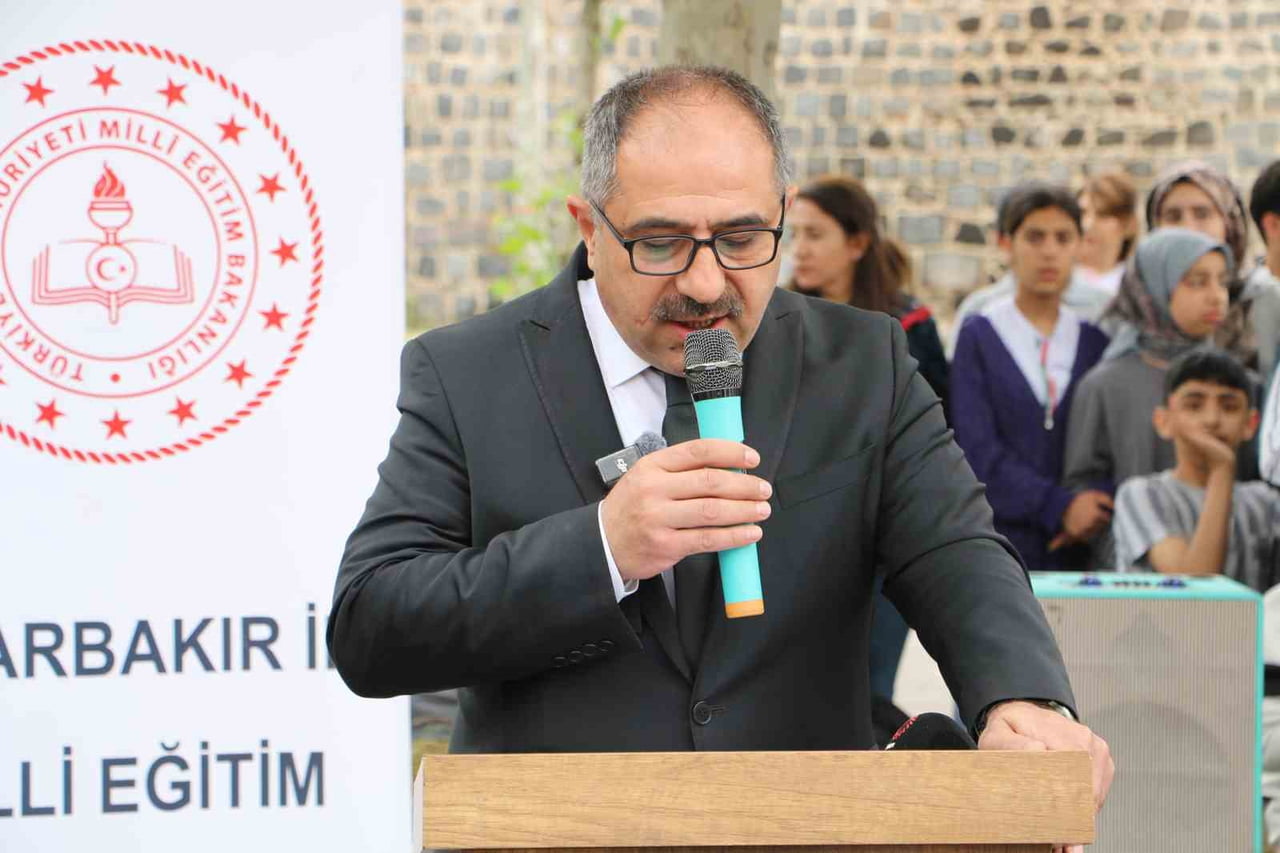İL TİCARET MÜDÜRÜ ZAFER ATİK İSE, ŞU İFADELERİ KULLANDI: “SEVGİLİ GENÇLER, DEĞERLİ MESLEKTAŞLARIM;...