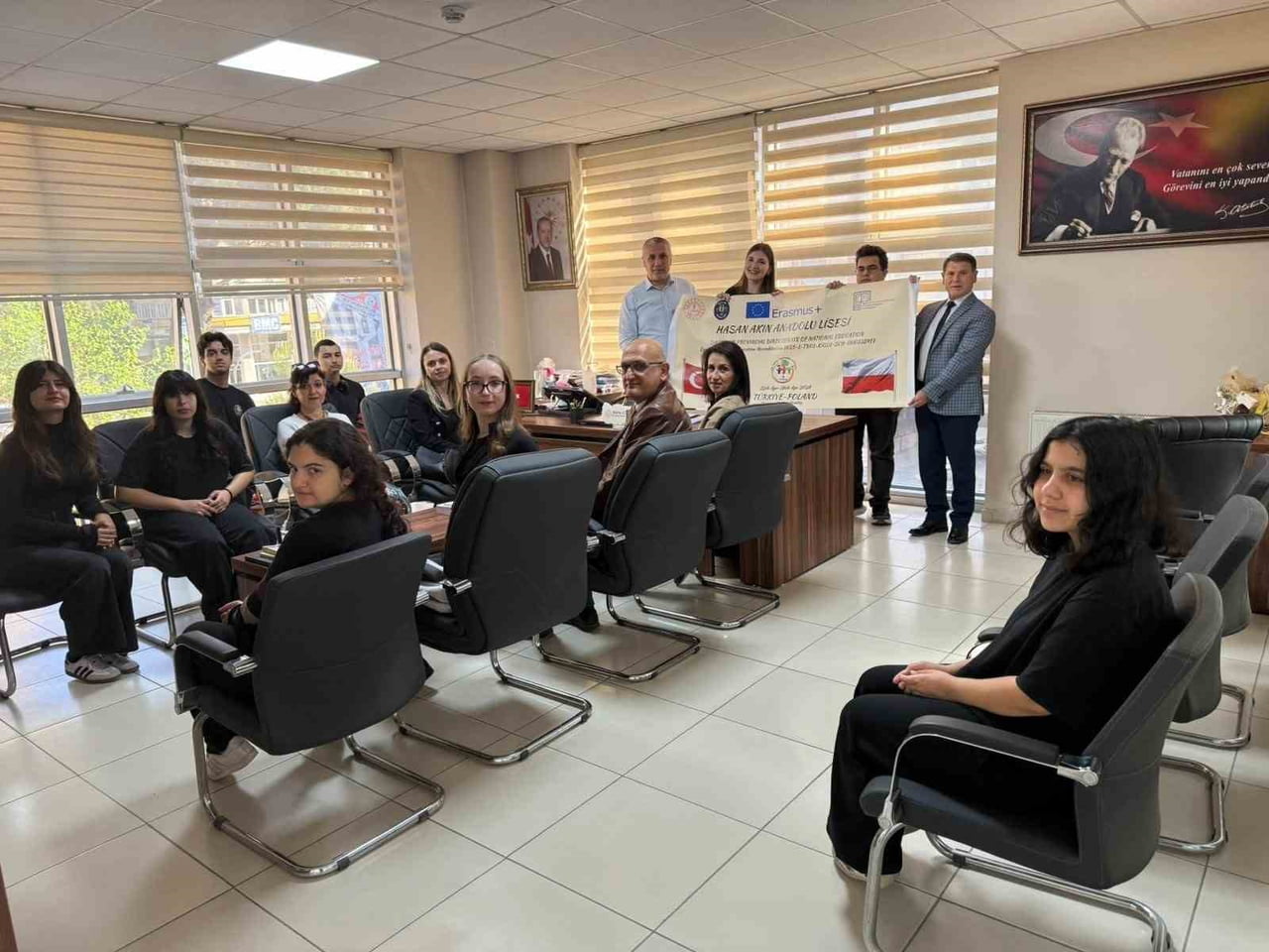 İLÇE MİLLİ EĞİTİM MÜDÜRÜNÜ ZİYARET ETTİLER