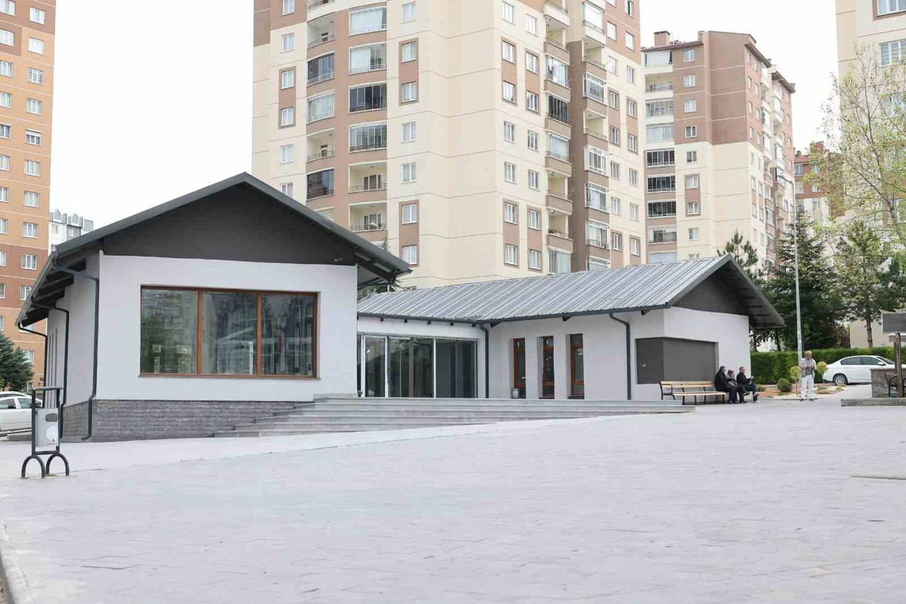 İLÇEDE HER YAŞTAN VATANDAŞIN İHTİYACINA HİTAP EDEBİLECEK HİZMETLERİN MİMARI OLMAYA DEVAM EDEN...