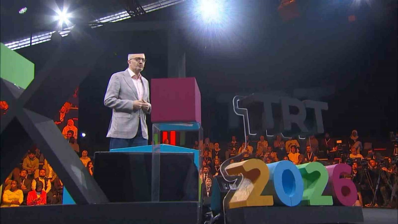 İLETİŞİM BAŞKANI BURHANETTİN DURAN PROGRAMDA KONUŞMA YAPTI