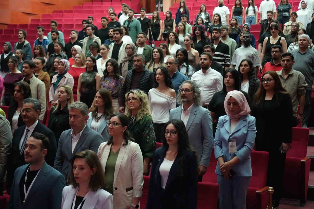 İLETİŞİM DÜNYASININ ÖNEMLİ İSİMLERİ NÖHÜ’DE GENÇLERLE BULUŞUYOR