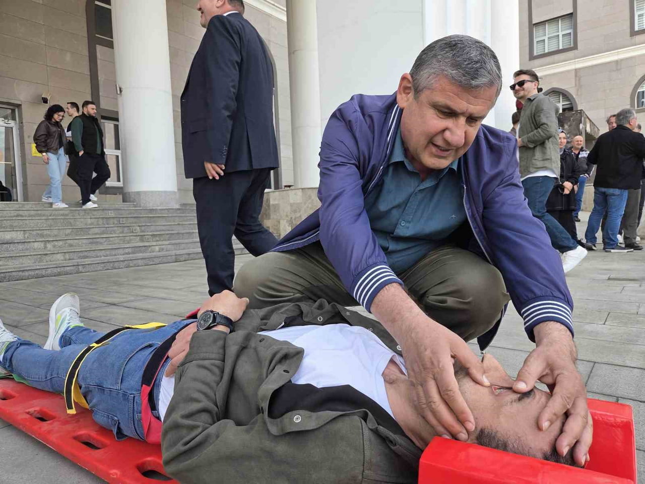 İLKADIM BELEDİYE BİNASI’NDA TÜM PERSONELİN KATILIMIYLA GERÇEKLEŞTİRİLEN YANGIN TATBİKATI VE...