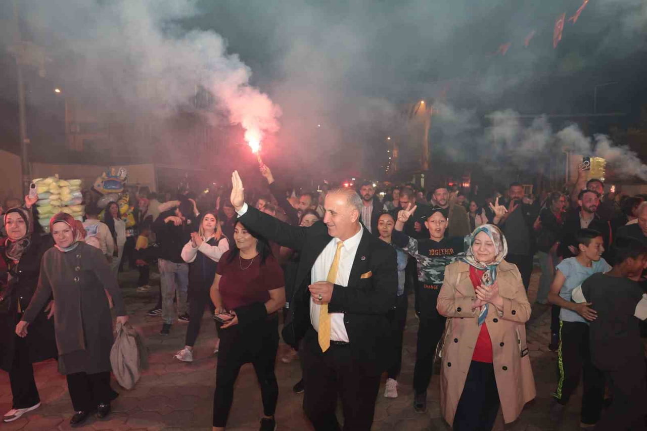 İNCİRLİOVA’DA VATANDAŞLAR HIDIRELLEZ’İ KUTLADI