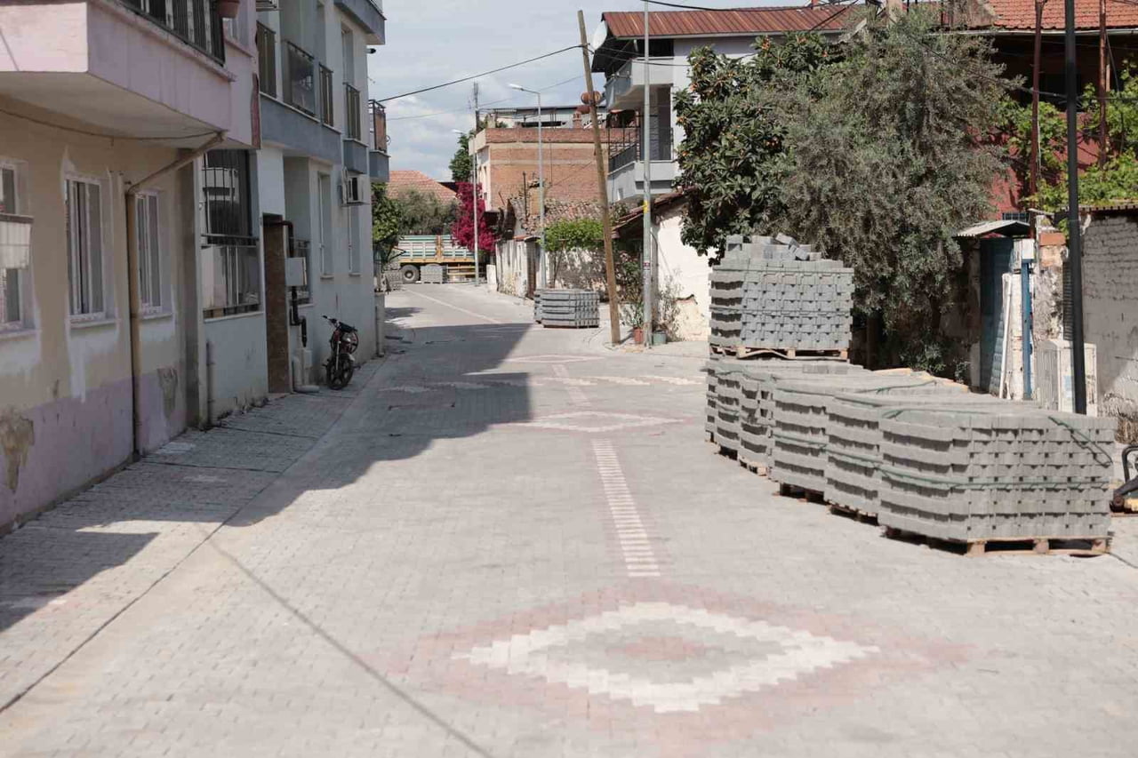 İNCİRLİOVA’DA YENİ YOLLAR BAYRAMA YETİŞECEK