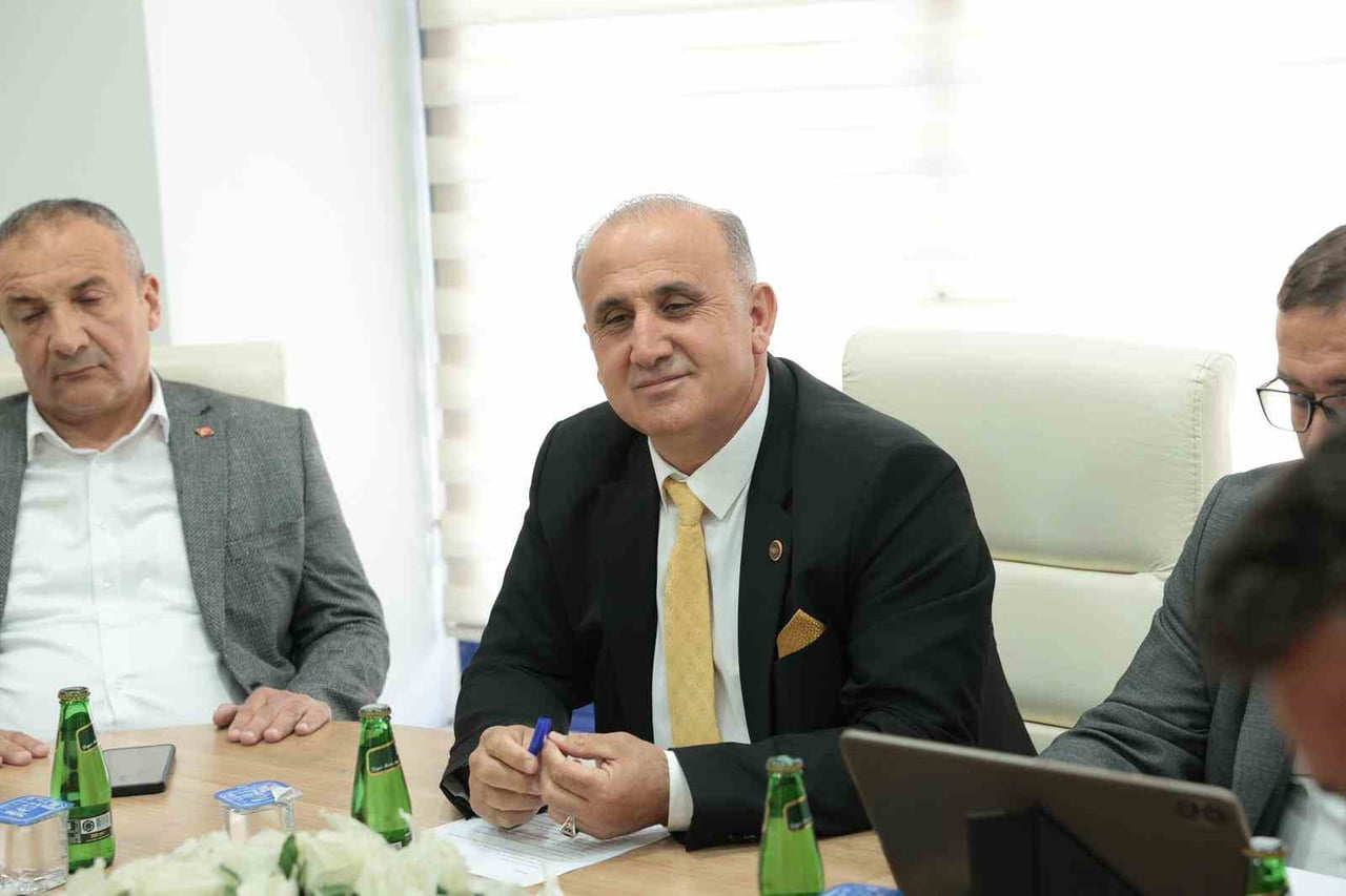 İNCİRLİOVA’YA İKİ YENİ ÇÖP KAMYONU