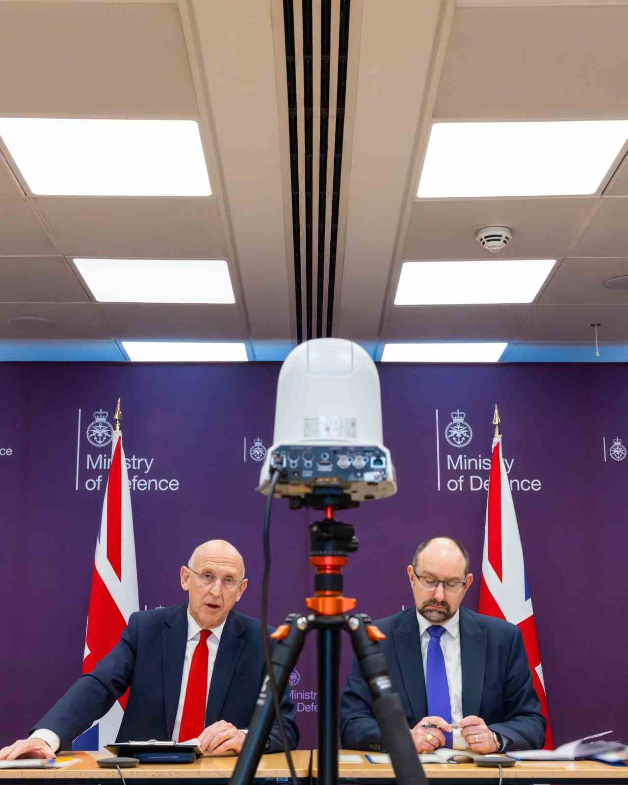 İNGİLTERE'DEN HÜRMÜZ BOĞAZI'NA ASKERİ YIĞINAK