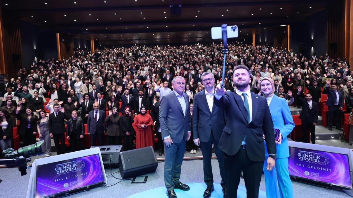 İNÖNÜ MEDYA DEZENFORMASYONLA MÜCADELE TOPLULUĞU ULUSAL GENÇLİK ZİRVESİ’NE KATILDI