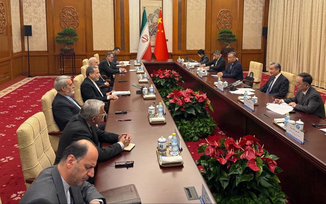 İRAN DIŞİŞLERİ BAKANI ABBAS ARAKÇİ, ÇİN'DE MEVKİDAŞI WANG Yİ İLE GÖRÜŞTÜ.