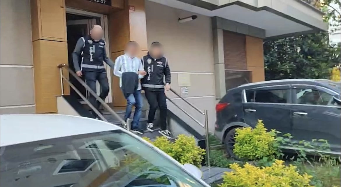 İŞ İNSANLARINA ZORLA ÇEK İMZALATTIRAN ŞEBEKEYE KOM DARBESİ