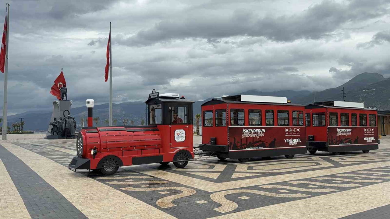 İSKENDERUN SAHİLİ ÜCRETSİZ NOSTALJİK TRENLE ŞENLENDİ