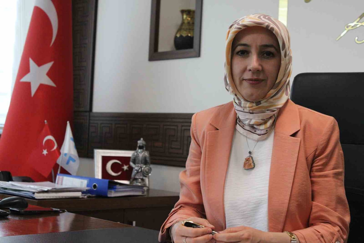 İŞKUR KAYSERİ İL MÜDÜRÜ AYŞE AK; GENİŞ KATILIMLI İSTİHDAM BULUŞMASINDA 80 FİRMA İLE BİN 500...