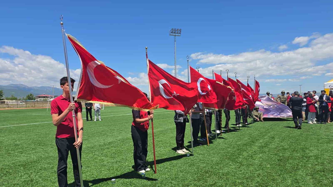 İSLAHİYE’DE 19 MAYIS COŞKUYLA KUTLANDI