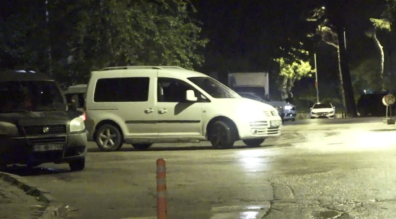 ISPARTA'DA GECE SAATLERİNDE YAPILAN ALKOL DENETİMİNDE DURDURULAN BİR ARACIN YOLCUSU, GÖRÜNTÜ ALAN...