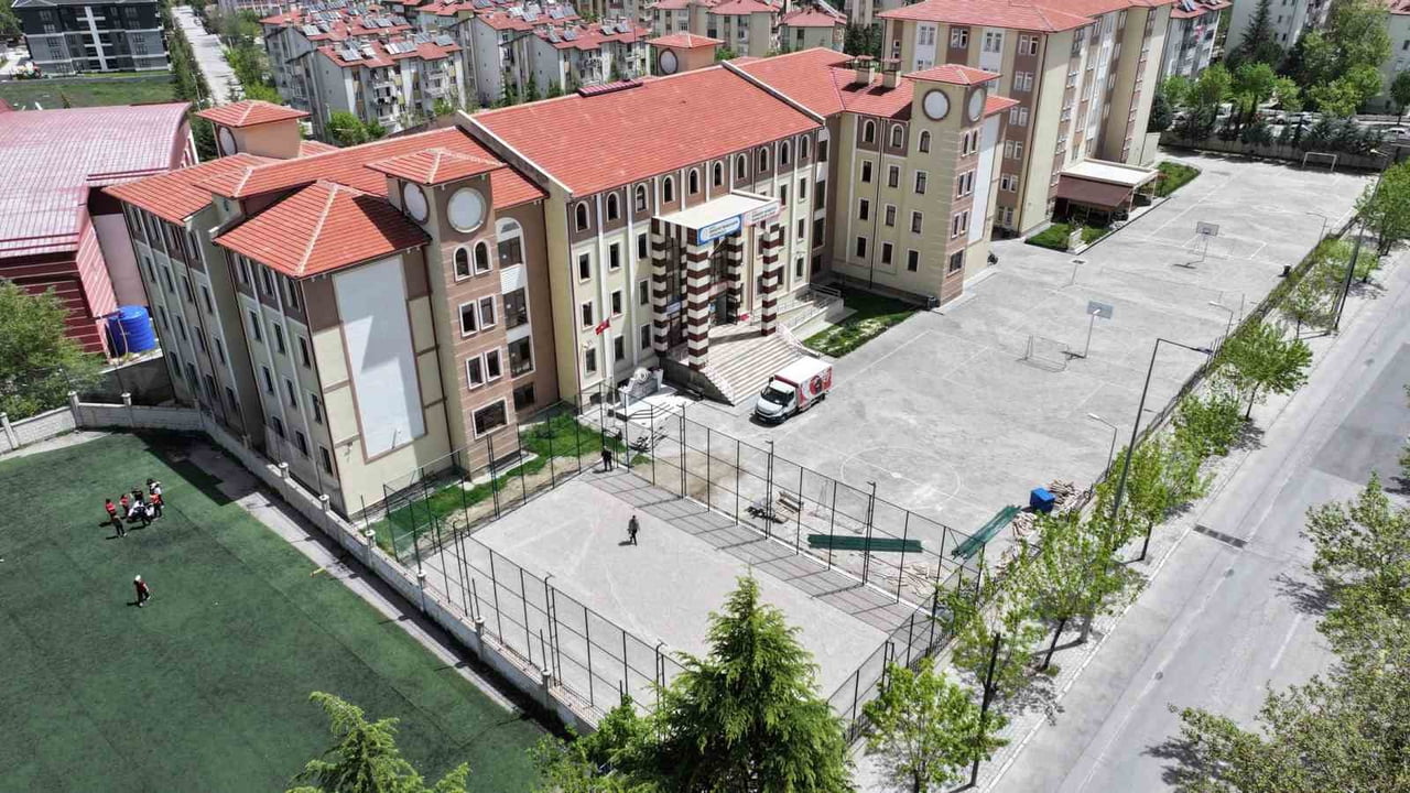 ISPARTA BELEDİYESİ TARAFINDAN İSTANBUL TİCARET ODASI (İTO) ŞEHİT MUSTAFA GÖZÜTOK ORTAOKULU'NA...