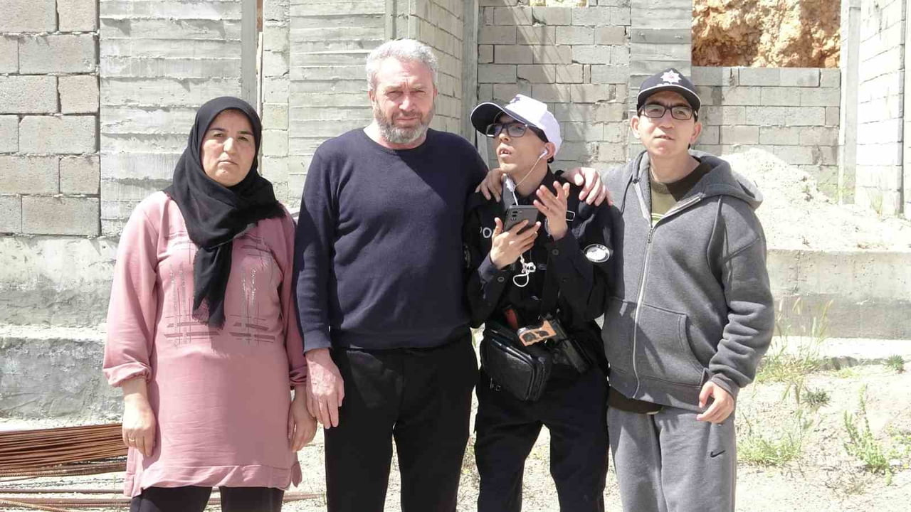 ISPARTA’DA ENGELLİ ÇOCUKLARI İÇİN MÜSTAKİL EV YAPTIRMAK İSTEYEN BABA, TÜM BİRİKİMİNİ MÜTEAHHİTE...